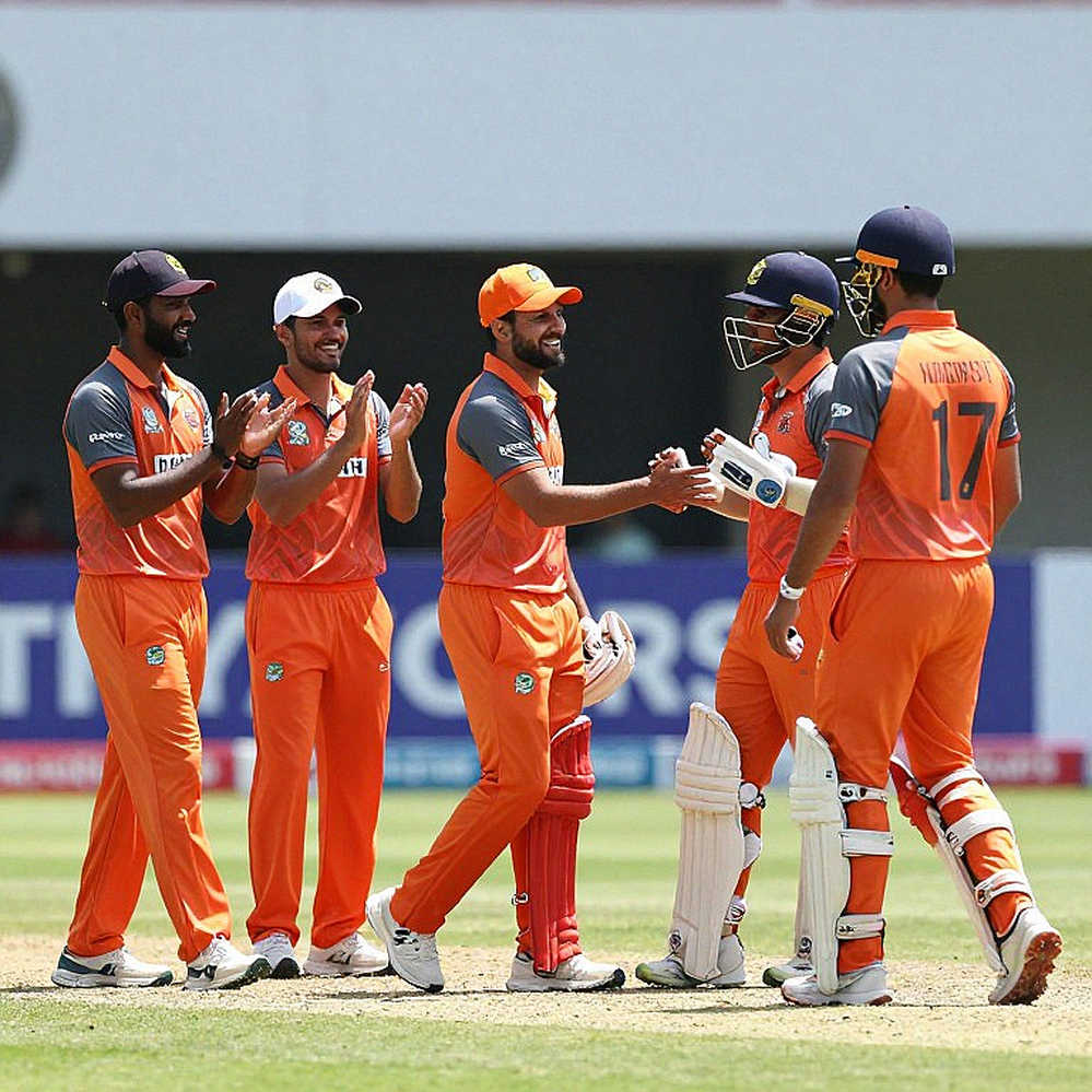 আহমেদাবাদের নীরবতা: একটি বিশ্বকাপ ফাইনাল, দশ বছরের পরীক্ষা, এবং ক্রিকেট-অভিবাসনের একটি গল্প আহমেদাবাদের নীরবতা: একটি বিশ্বকাপ ফাইনাল, দশ বছরের পরীক্ষা, এবং ক্রিকেট-অভিবাসনের একটি গল্প