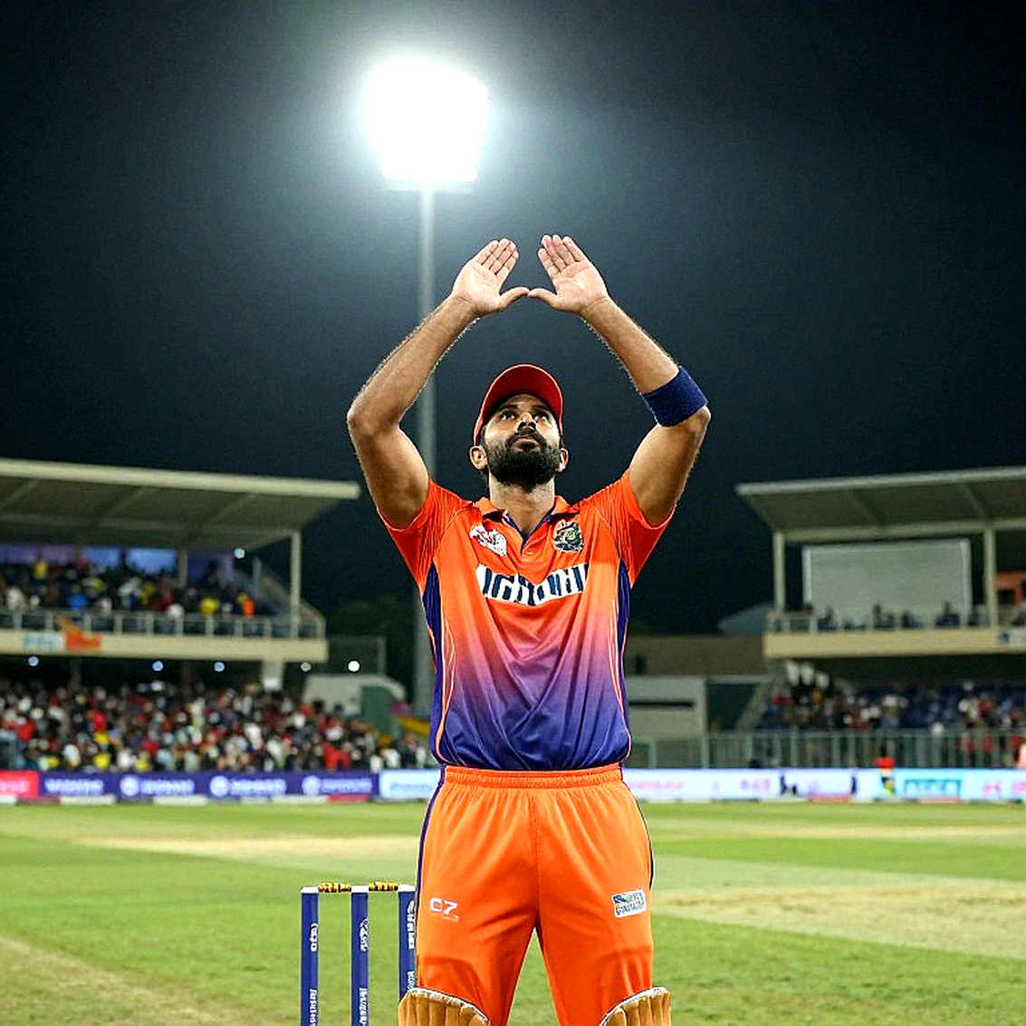 এশিয়ার ক্রিকেটের নৈশ অর্থনীতি: আলো নিভে যাওয়ার পর প্রথম-শ্রেণির যে কবর খোঁড়া হচ্ছে
