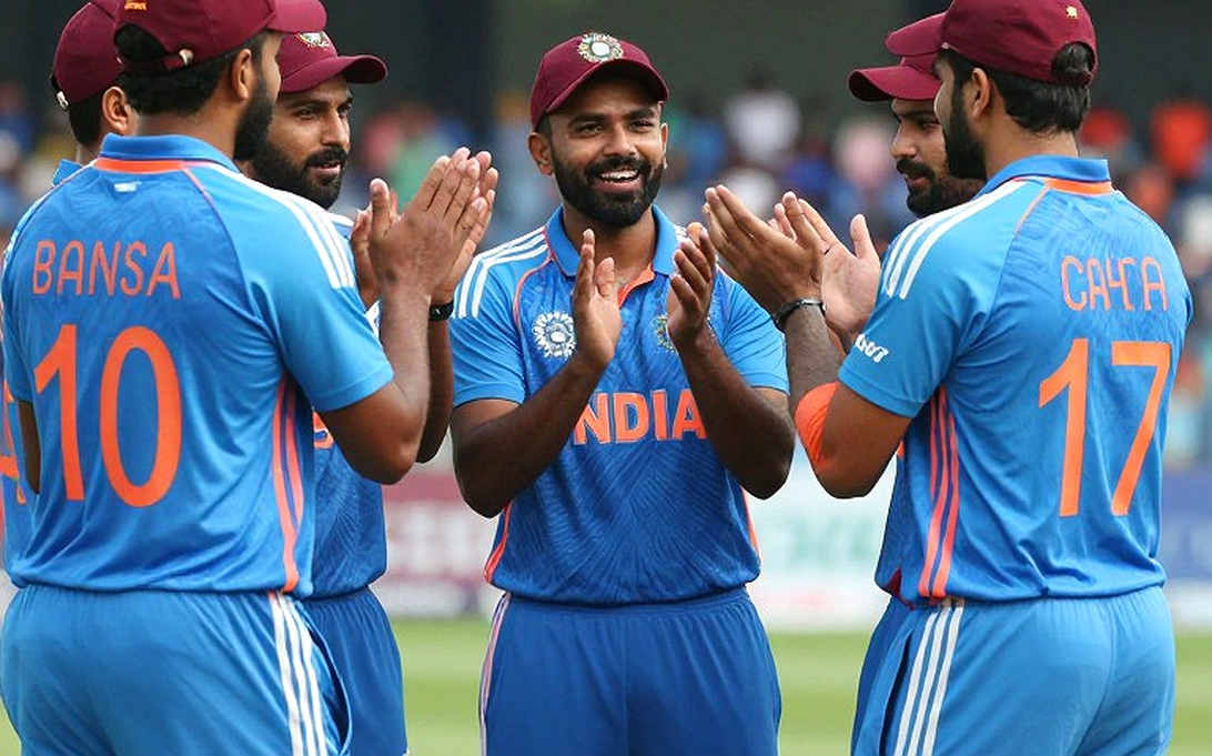 ট্রেড উইন্ডোর নীরব খাতা: এশিয়ার ফ্র্যাঞ্চাইজি ক্রিকেটে দাম, দায়, আর যে হিসাব কেউ মেলায় না ট্রেড উইন্ডোর নীরব খাতা: এশিয়ার ফ্র্যাঞ্চাইজি ক্রিকেটে দাম, দায়, আর যে হিসাব কেউ মেলায় না