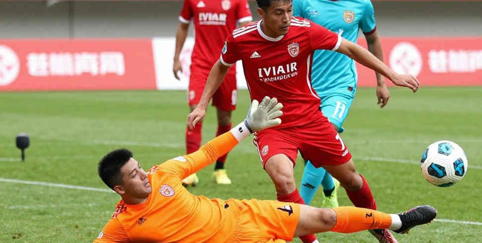 Gakpo's Ankle, Isak's Minor Knock, and Liverpool's Silent Wait Before the Manchester Test