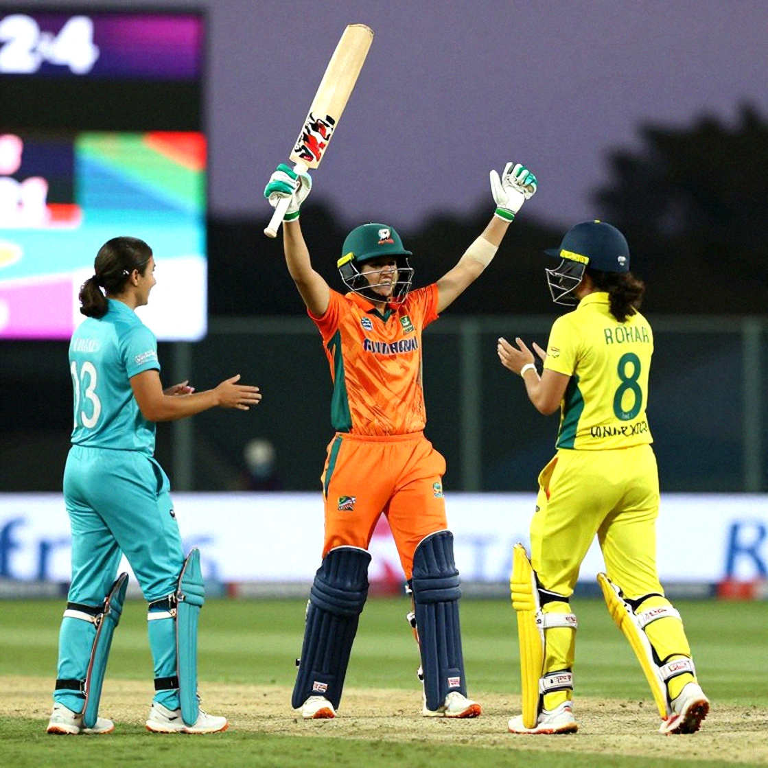 Seventy-Five Runs to the Follow-On Line: Why South Africa Lost the Session War at Kingsmead Seventy-Five Runs to the Follow-On Line: Why South Africa Lost the Session War at Kingsmead