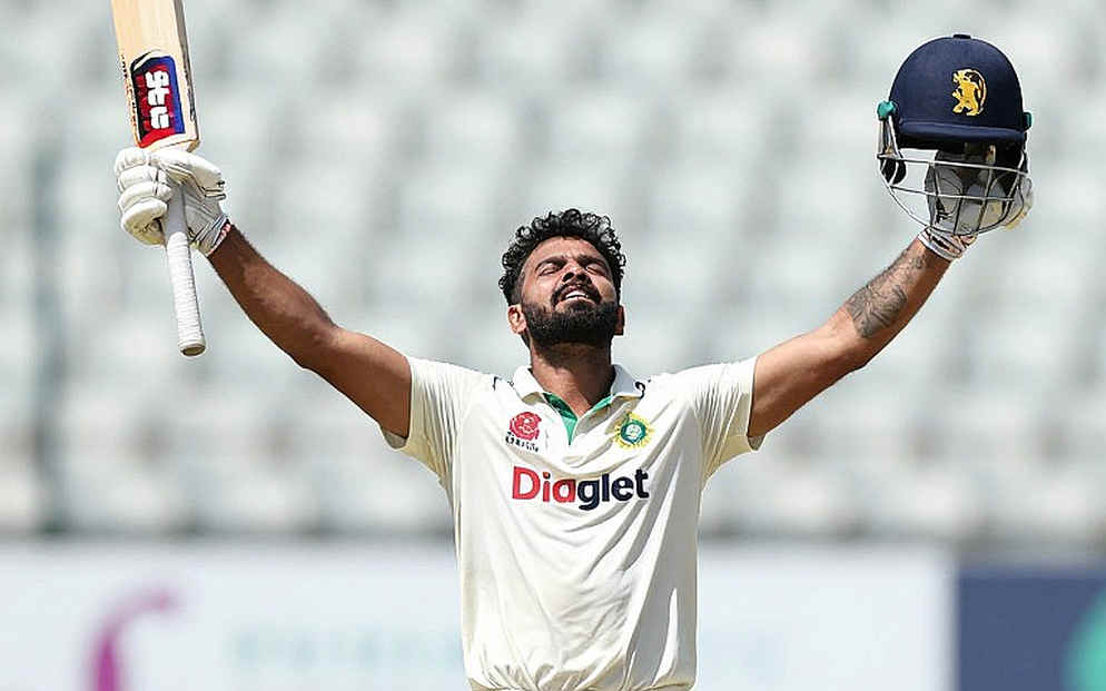 লাখনৌর সেঞ্চুরি ও ফাঁকা ঘর: কোলাহলের একই অর্থনীতি যেভাবে মেয়েদের ক্রিকেটকে চুপ করায় লাখনৌর সেঞ্চুরি ও ফাঁকা ঘর: কোলাহলের একই অর্থনীতি যেভাবে মেয়েদের ক্রিকেটকে চুপ করায়